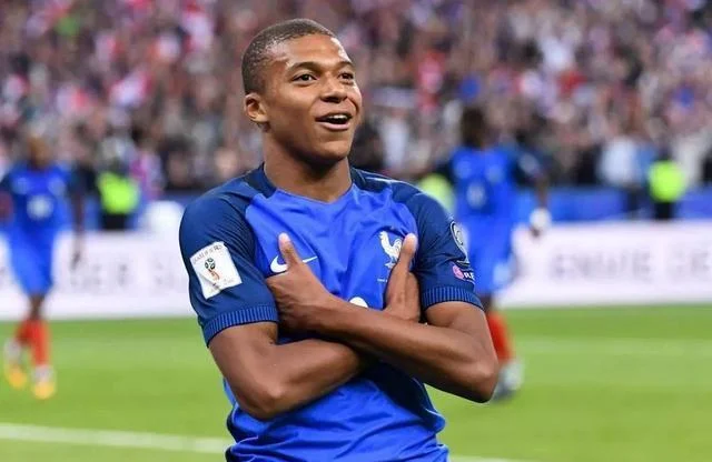 九游体育app-西亚卡姆新星刷新纪录表现突出，美国队前途光明！热度持续攀升-九游体育app