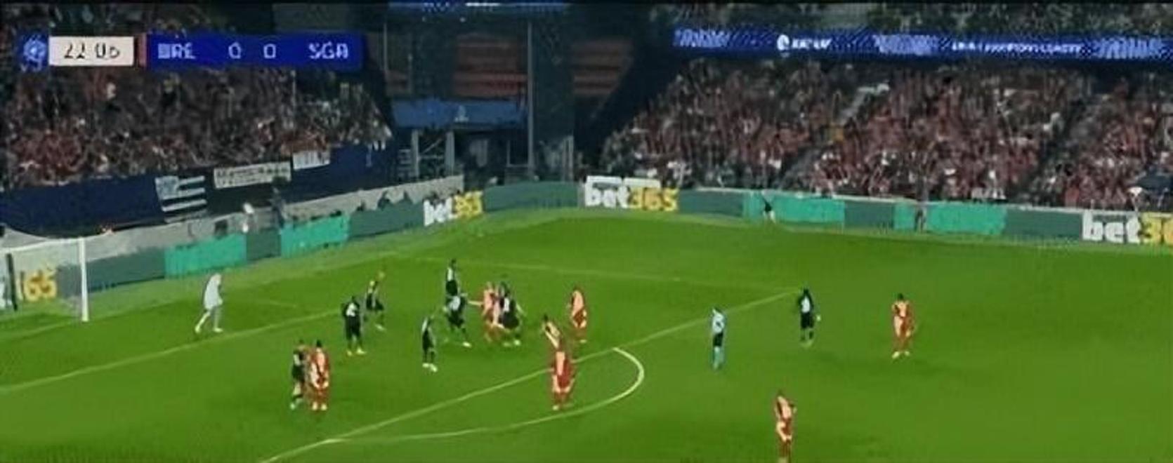 巴萨主场大捷，球员赛后激动庆祝胜利，详细新闻文件点击.